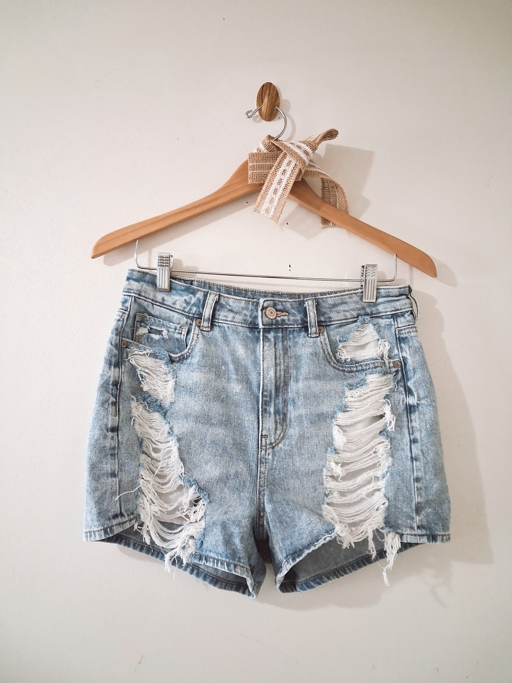 . American Eagle 90s Western Grunge High Rise Distressed Denim Jean Mom Shorts
